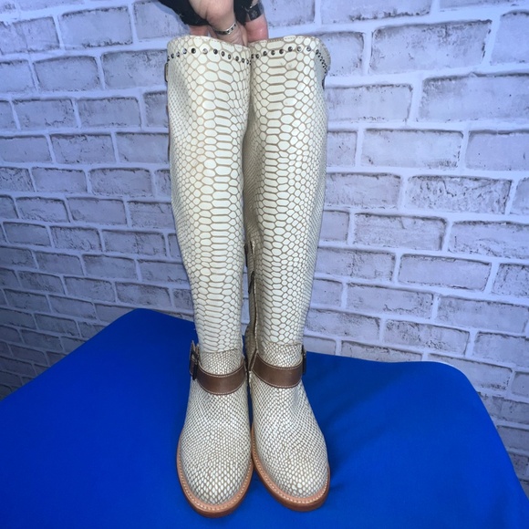 🦅NEW |•FREEBIRD BY STEVEN•| Carson White Snake Knee High Boots Size 8 - Picture 4 of 16